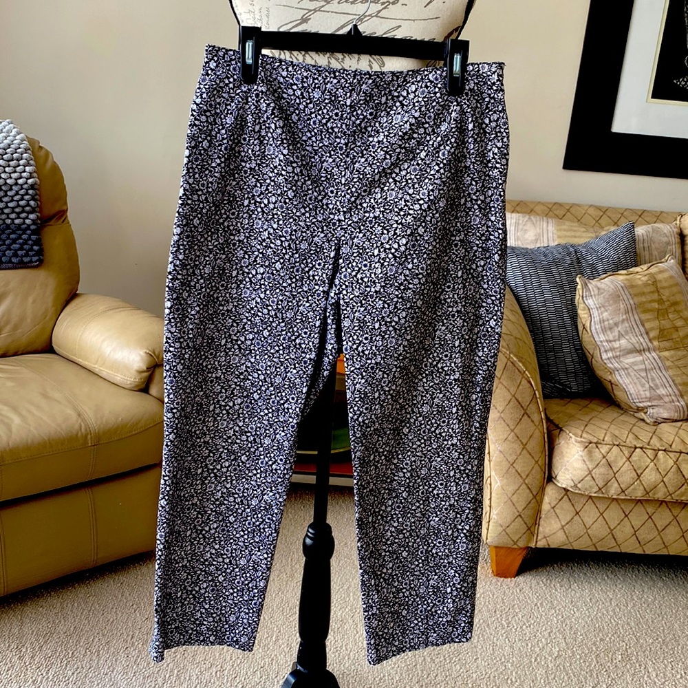Wmns Ann Taylor Black and White Floral Pants Size 10